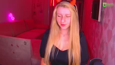 Snapshot of amaliaqueen999 chatting on 10/30/25, 03:02 Amalia online show from 10/30/25, 03:02