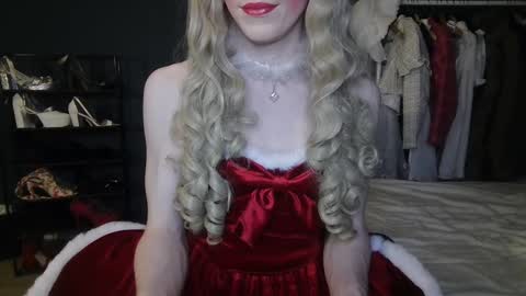 Snapshot of amaliecd chatting on 12/19/24, 10:32 Amalie online show from 12/19/24, 10:32
