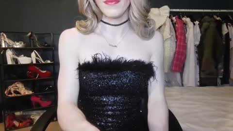 Snapshot of amaliecd chatting on 01/02/25, 07:51 Amalie online show from 01/02/25, 07:51