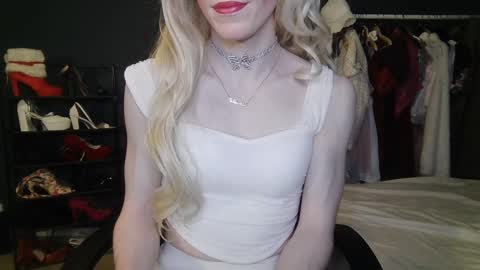 Snapshot of amaliecd chatting on 01/05/25, 07:49 Amalie online show from 01/05/25, 07:49