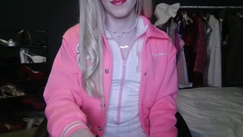 Snapshot of amaliecd chatting on 01/12/25, 03:25 Amalie online show from 01/12/25, 03:25