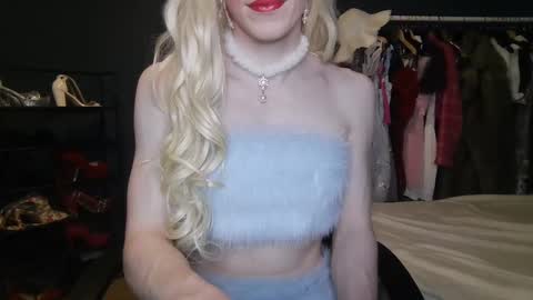 Snapshot of amaliecd chatting on 03/02/25, 05:47 Amalie online show from 03/02/25, 05:47