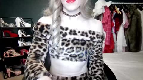 Snapshot of amaliecd chatting on 09/21/25, 05:36 Amalie online show from 09/21/25, 05:36