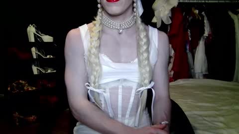 Snapshot of amaliecd chatting on 10/09/25, 08:29 Amalie online show from 10/09/25, 08:29