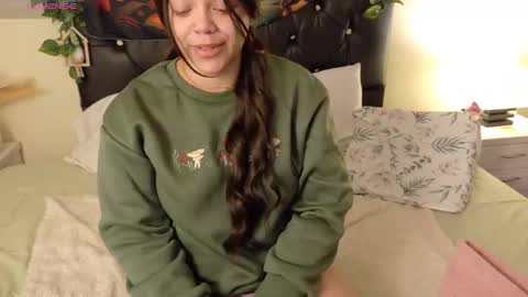 Snapshot of amand1_sweet chatting on 10/11/25, 01:20 online show from 10/11/25, 01:20