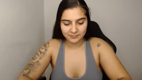 Snapshot of amanda5star chatting on 12/27/24, 08:28 The queen of the biceps online show from 12/27/24, 08:28