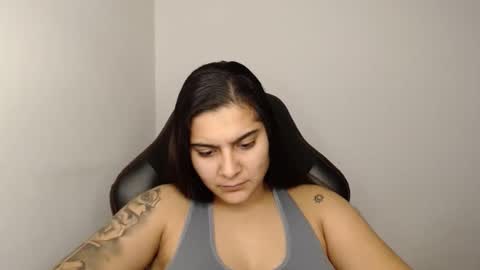 Snapshot of amanda5star chatting on 01/17/25, 02:50 The queen of the biceps online show from 01/17/25, 02:50