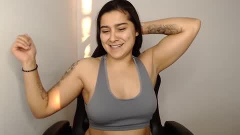 Snapshot of amanda5star chatting on 01/22/25, 02:56 The queen of the biceps online show from 01/22/25, 02:56