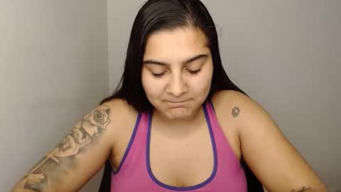 Snapshot of amanda5star chatting on 01/27/25, 01:16 The queen of the biceps online show from 01/27/25, 01:16