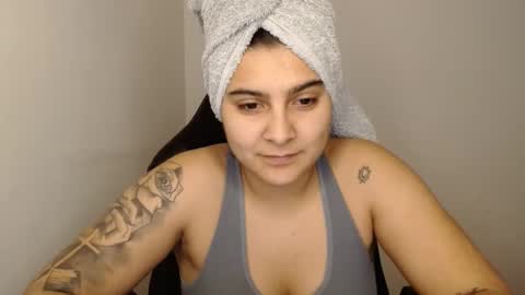 Snapshot of amanda5star chatting on 01/27/25, 11:00 The queen of the biceps online show from 01/27/25, 11:00