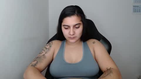 Snapshot of amanda5star chatting on 02/28/25, 07:46 The queen of the biceps online show from 02/28/25, 07:46