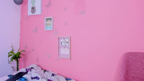 Snapshot of amanda_lorense chatting on 12/25/24, 01:53 Thalia online show from 12/25/24, 01:53