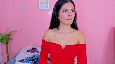 Snapshot of amanda_lorense chatting on 12/25/24, 04:54 Thalia online show from 12/25/24, 04:54