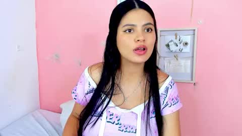 Snapshot of amanda_lorense chatting on 11/15/25, 04:43 Thalia online show from 11/15/25, 04:43