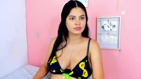 Snapshot of amanda_lorense chatting on 11/22/25, 03:38 Thalia online show from 11/22/25, 03:38