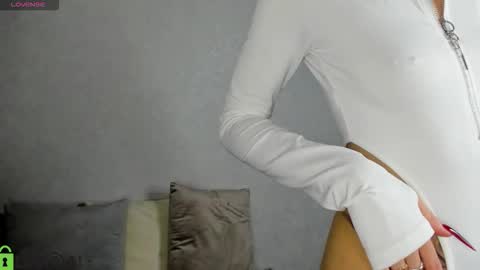 Snapshot of amanda_reedd chatting on 10/16/25, 02:12 Amanda online show from 10/16/25, 02:12