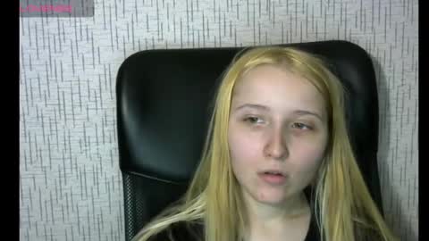 Snapshot of amanda_sherr chatting on 12/20/24, 10:00 Amanda online show from 12/20/24, 10:00
