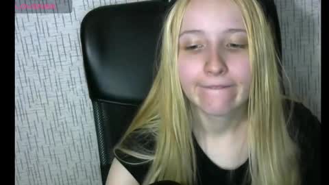 Snapshot of amanda_sherr chatting on 12/21/24, 04:09 Amanda online show from 12/21/24, 04:09