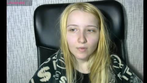Snapshot of amanda_sherr chatting on 12/22/24, 02:06 Amanda online show from 12/22/24, 02:06