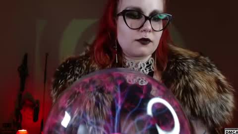 Snapshot of amanita__pantherina chatting on 12/19/24, 05:40 Goddess Amanita online show from 12/19/24, 05:40