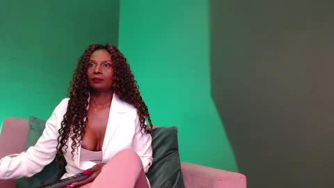 luna online show from 01/16/25, 01:14