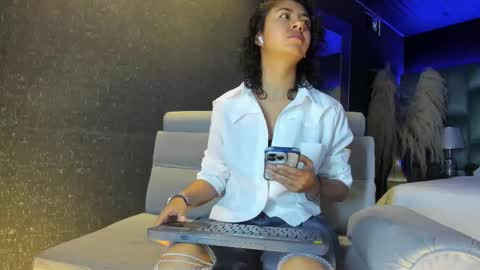 Emily online show from 10/08/25, 11:19