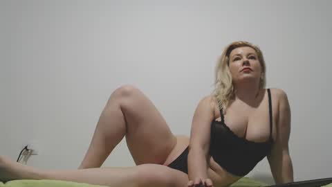 Snapshot of amarrillis chatting on 02/23/25, 09:33 KLAUDYA online show from 02/23/25, 09:33