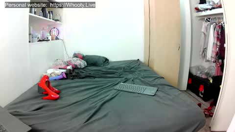 Snapshot of amateurchick chatting on 11/15/25, 12:41 Kissra online show from 11/15/25, 12:41