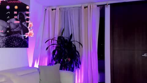 Snapshot of amatistahot1 chatting on 01/24/25, 12:42 Amatista online show from 01/24/25, 12:42