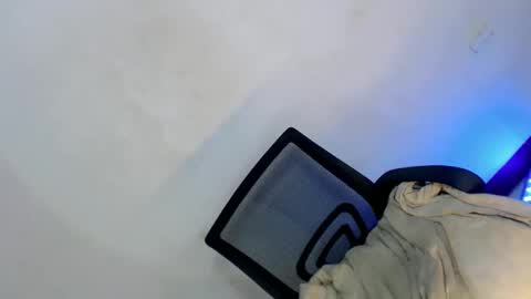 Snapshot of amayahugecock69 chatting on 03/11/25, 01:37 Annika 25yrs old online show from 03/11/25, 01:37