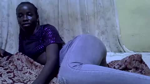 amazon_girl03 online show from 10/24/25, 06:59