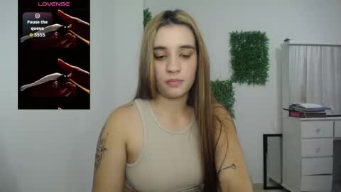 Snapshot of ambar_lynn chatting on 10/22/25, 07:13 mbar online show from 10/22/25, 07:13