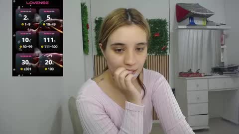 Snapshot of ambar_lynn chatting on 11/20/25, 08:08 mbar online show from 11/20/25, 08:08