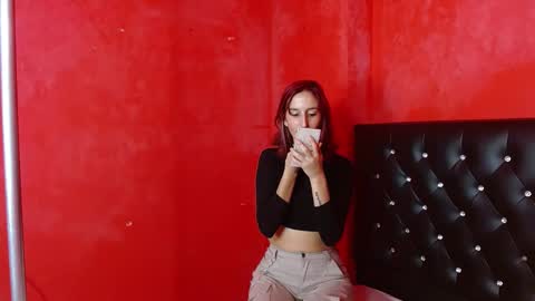 Snapshot of ambar_roux1 chatting on 02/17/25, 02:59 ambar_roux1 online show from 02/17/25, 02:59