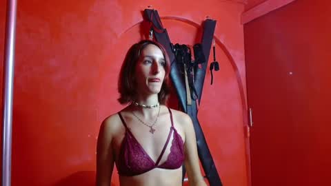Snapshot of ambar_roux1 chatting on 03/03/25, 01:42 ambar_roux1 online show from 03/03/25, 01:42