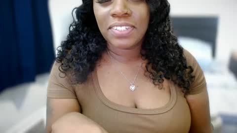 Snapshot of ambarose88 chatting on 09/27/25, 03:33 Amoya online show from 09/27/25, 03:33