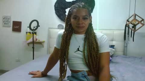 Snapshot of amber__s chatting on 09/21/25, 02:29 Amber online show from 09/21/25, 02:29