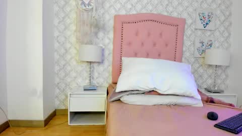 amber bonne online show from 11/24/25, 09:03