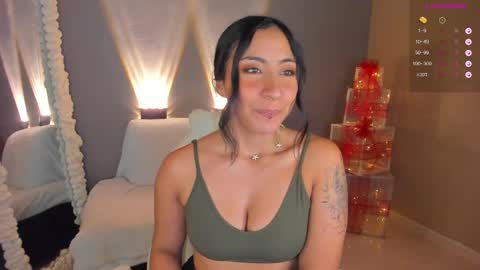 Snapshot of amber_curly chatting on 12/17/24, 10:11 amber_curly online show from 12/17/24, 10:11