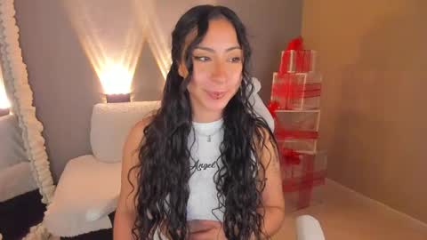 Snapshot of amber_curly chatting on 01/15/25, 04:11 amber_curly online show from 01/15/25, 04:11
