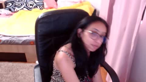 Snapshot of amberfox735 chatting on 11/25/25, 07:52 amberfox735 online show from 11/25/25, 07:52