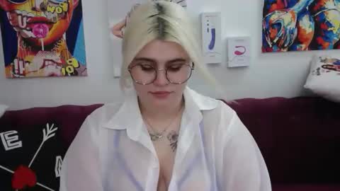 Amber online show from 10/13/25, 01:49