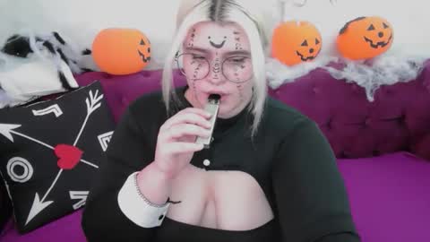 Amber online show from 10/31/25, 05:08