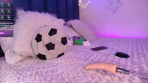 Snapshot of ambermoss_ chatting on 12/13/24, 09:35 Amber online show from 12/13/24, 09:35