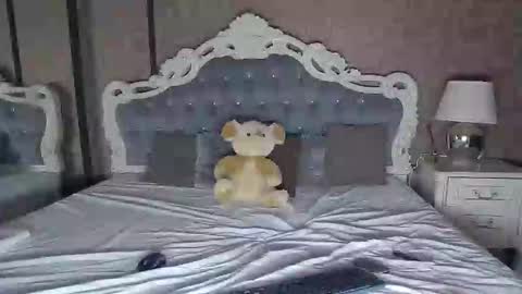 Ella online show from 10/04/25, 06:44