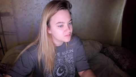 Snapshot of ambrosia__ chatting on 09/27/25, 04:39 ambrosia__ online show from 09/27/25, 04:39