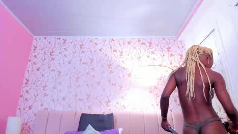 Amelia Adams online show from 10/08/25, 07:44