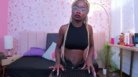 Amelia Adams online show from 10/09/25, 07:12