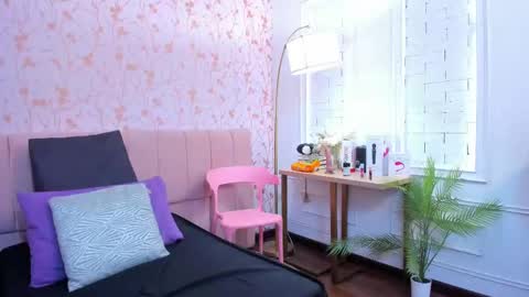 Amelia Adams online show from 10/11/25, 03:21