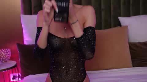 Amelia online show from 10/08/25, 03:37